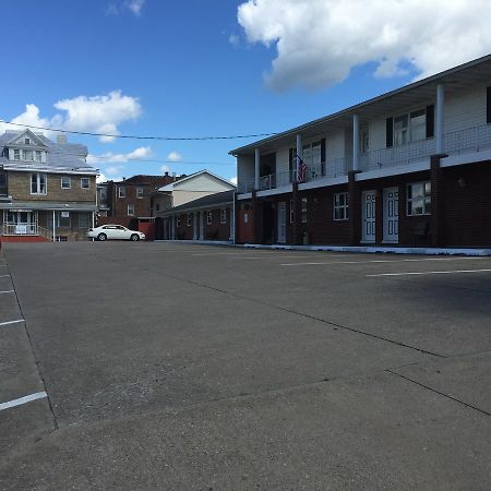 Colonial Hotel-Motel Buckhannon Экстерьер фото